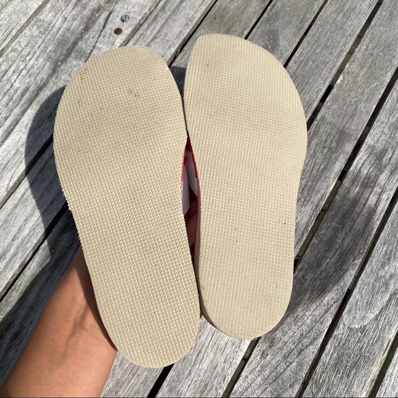 ❤️ BASIC RED & WHITE LEATHER SLIPPERS! - Picture 6 of 9